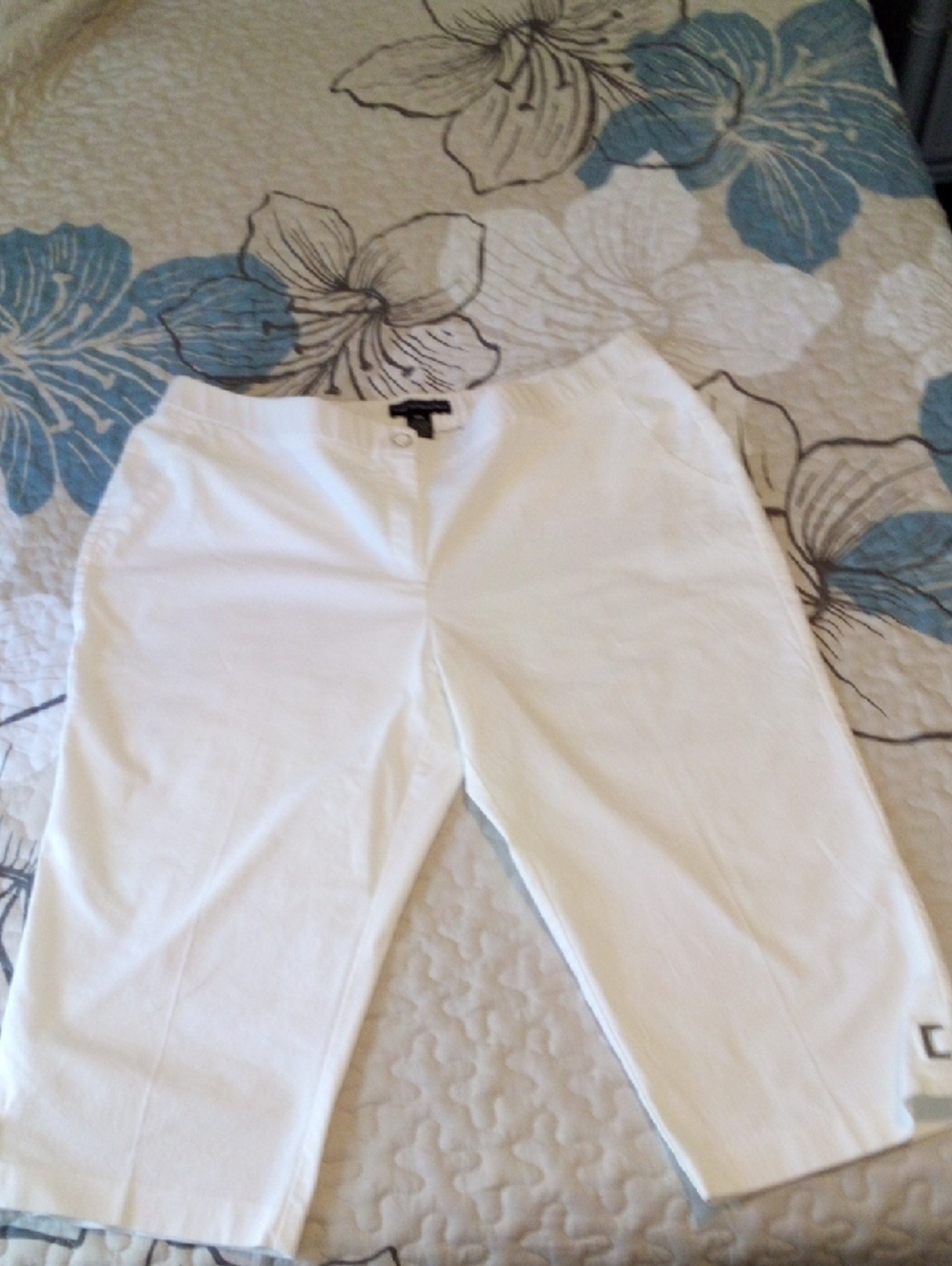 Larry Levine Woman Capris
